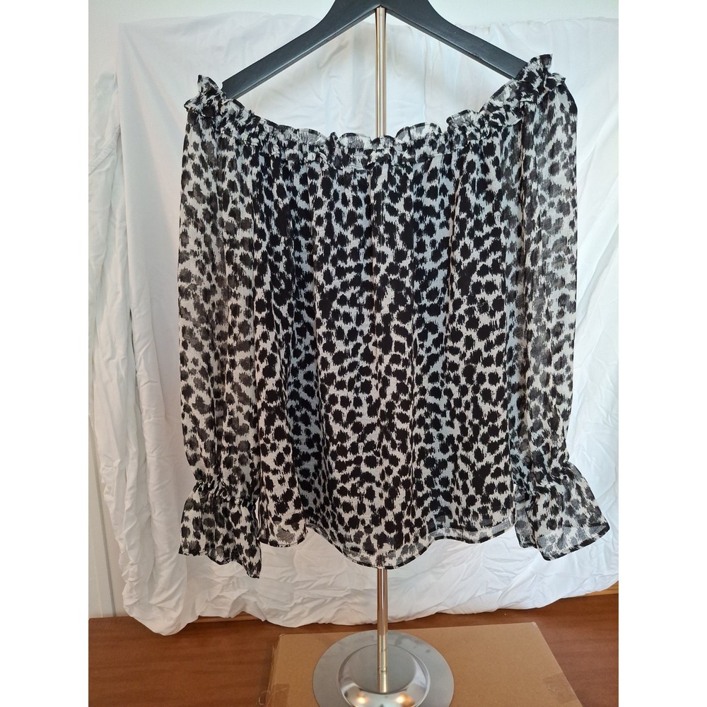 International Concepts Black & White Animal Print Long Sleeve Ruffle Top. Size L